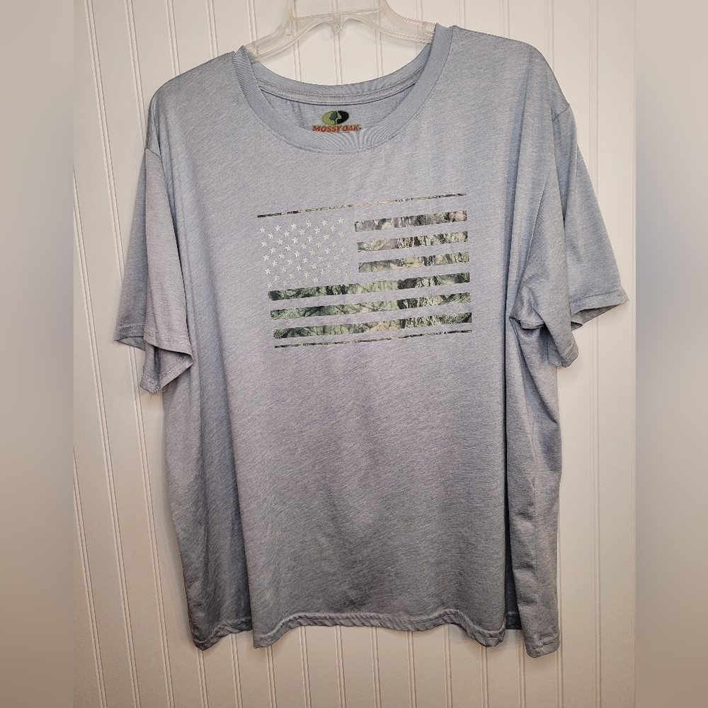 Men's Mossy Oak Light Gray Men's Tee with Camo Flag Design Size 3X